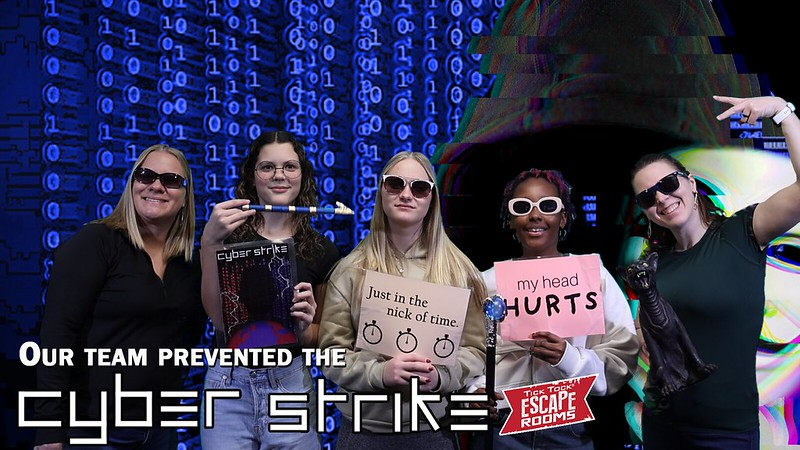 Cyber Strike Victory Photo with Players